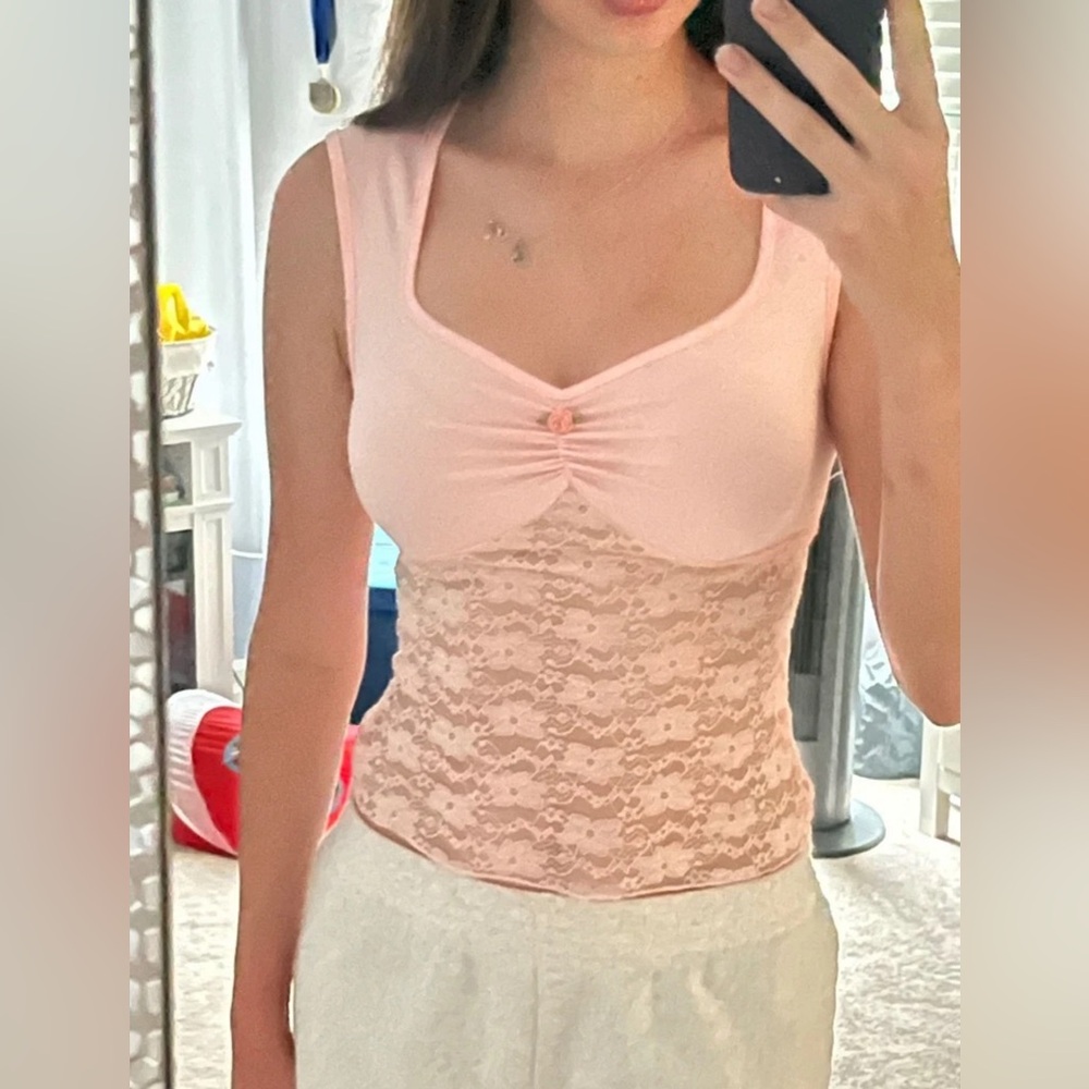 pink top